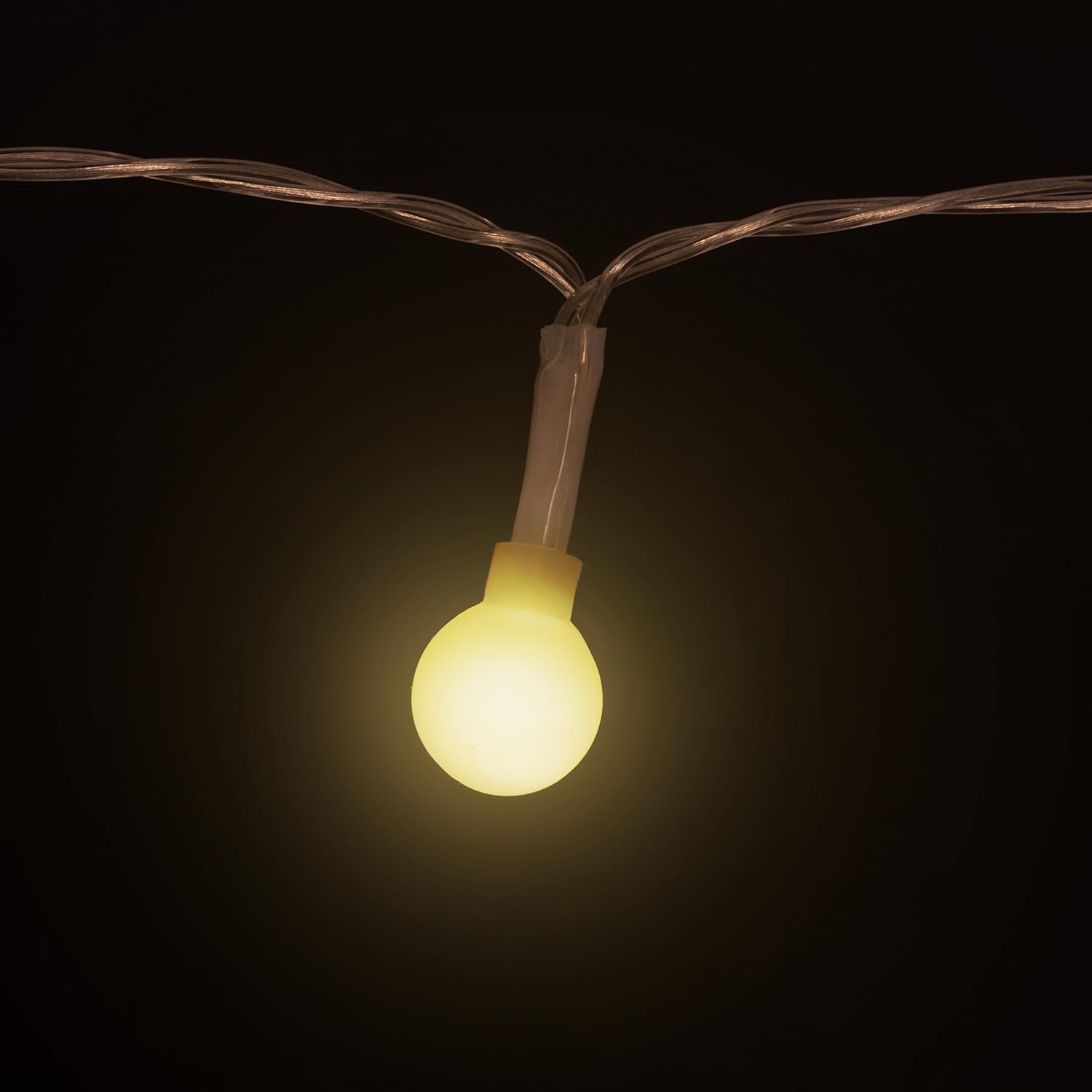 Idena 30523 - Łańcuch świetlny LED z 100 diodami LED w kolorze ciepłej bieli, do użytku na zewnątrz i wewnątrz, długość ok. 10,2 m, funkcja timera 6-godzinnego, 8 funkcji świetlnych