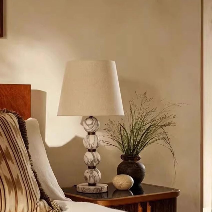 Lampa Stołowa Lampa biurkowa do minimalistycznego salonu, gabinetu, sypialni w kremowym stylu, przy łóżku Romantyczna lampka na biurko | Elegant fabric & marble desk lamp, warm ambiance for home office bedside decor