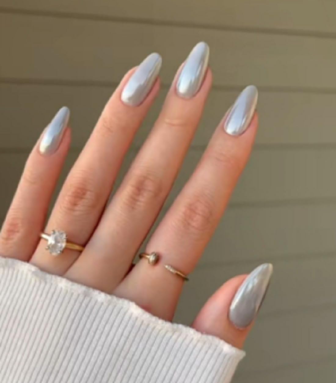 Platinum Silver Chrome Nail Paint, High-Shine Metallic Finish, Long-Lasting & Chip Resistant, Quick Dry Formula, Elegant Silver Shade, 10 ml (Pack of 1)-image-10