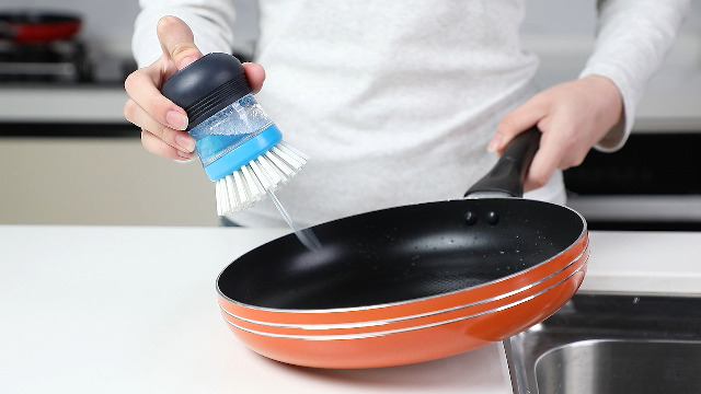 Amazon.com: MR.SIGA Soap Dispensing Palm Brush, Kitchen Brush for