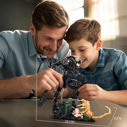 Image of Xenomorph Building Set, MOC Alien Action Figure Kit, Horror Sci - Fi Collectible Model Figure & Detailed Base for Adults Kids Birthday for Movie Fans Aged 8+ 958PCS