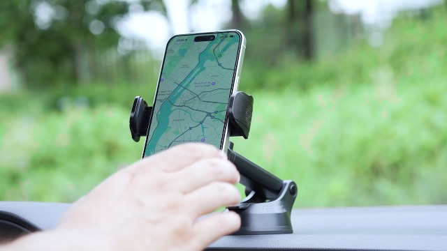 Amazon.co.jp: 車載スマホホルダー : 車＆バイク