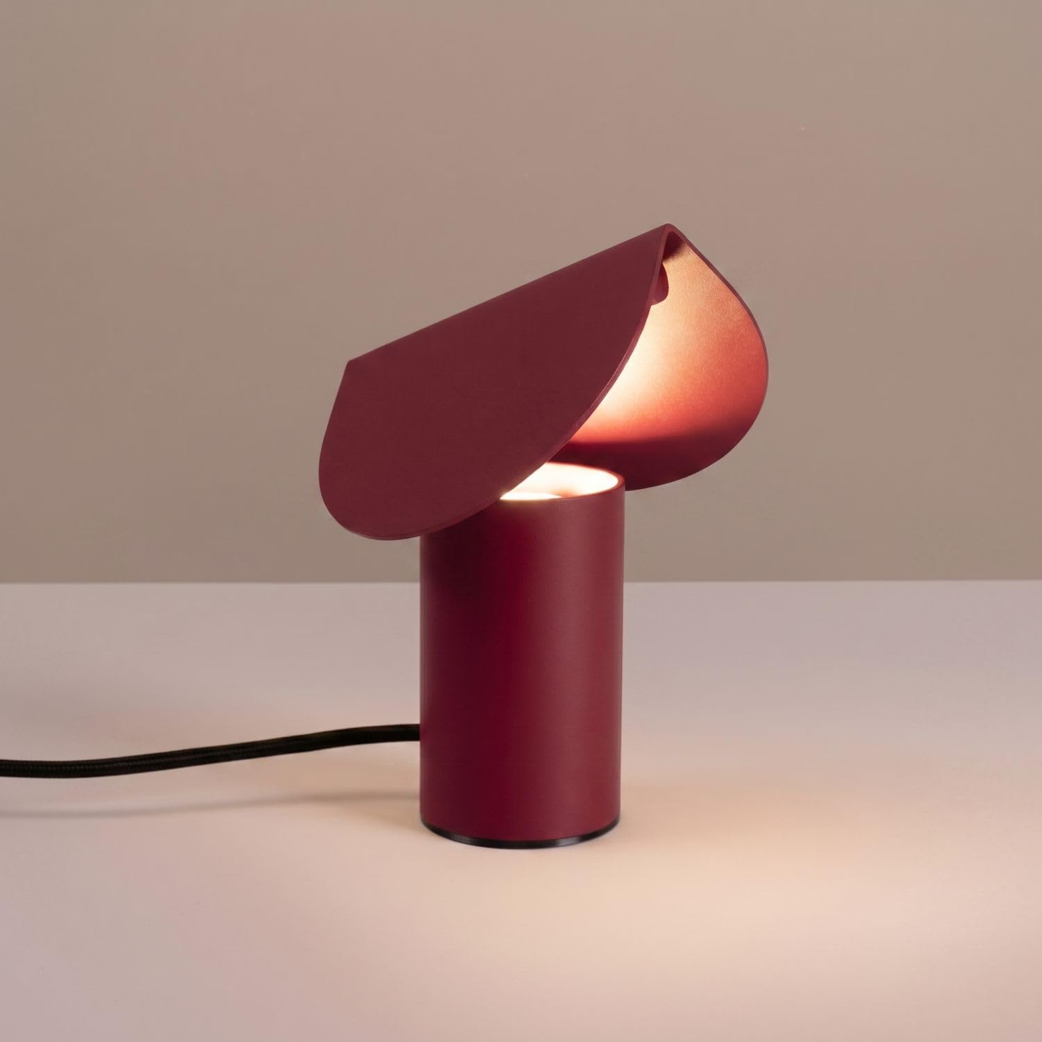 Licht-Erlebnisse LED Tischleuchte Schreibtisch Burgund Aluminium 3000 K schwenkbar Wohnzimmer Büro Modern dekorativ H:15 cm Tischlampe Schreibtisch