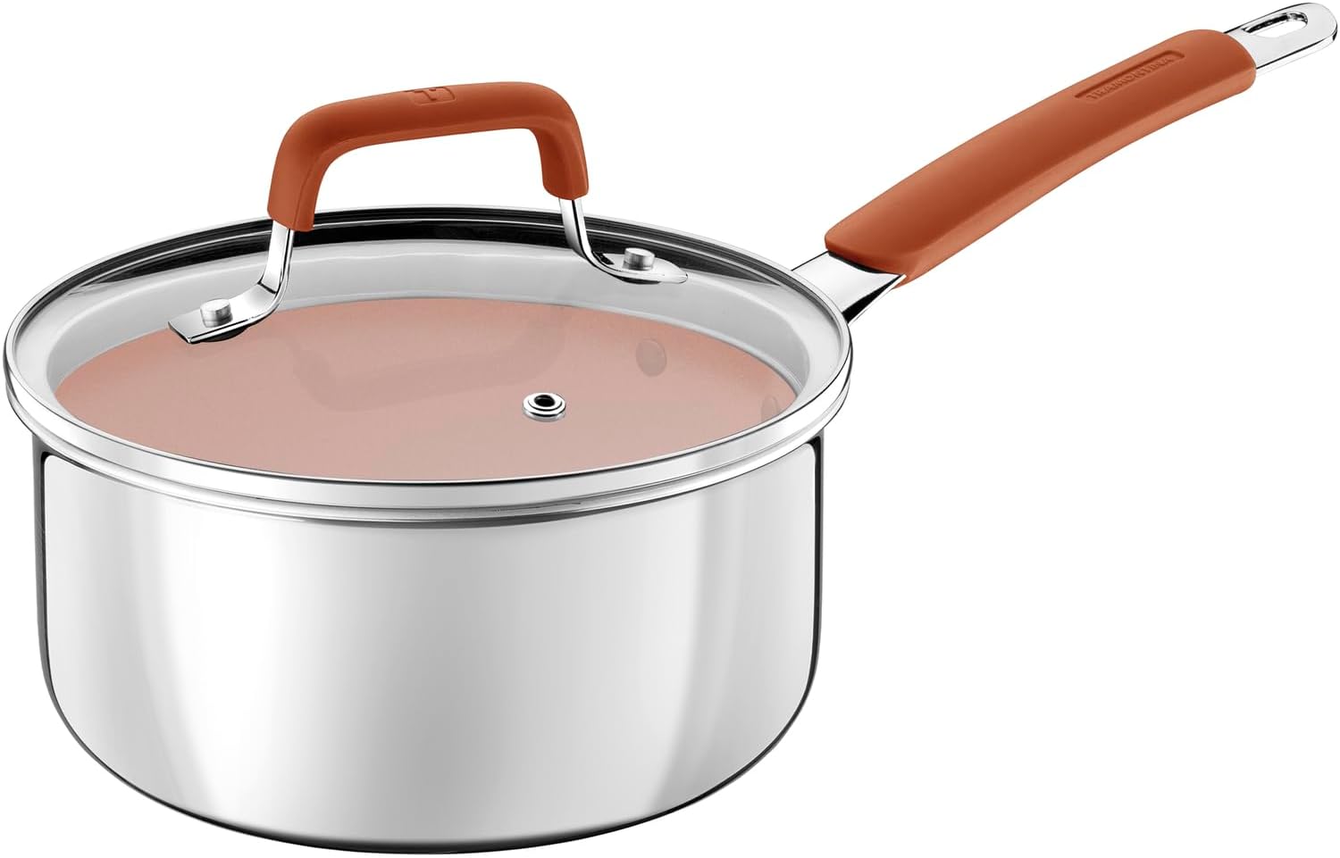 Imagem lateral das panelas com fundo branco liso. Imagem lateral das panelas com fundo branco liso.