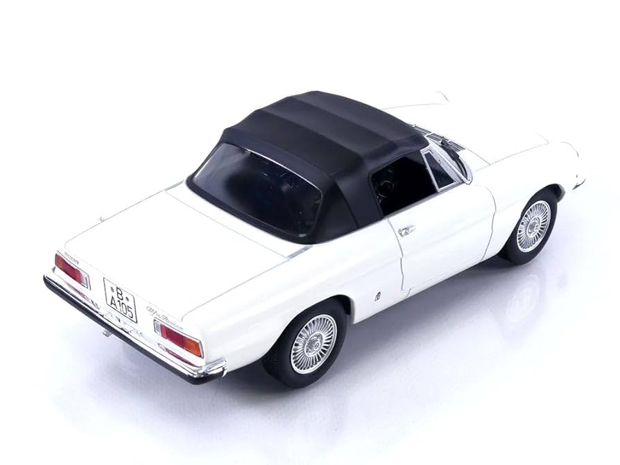 MINICHAMPS Alfa Romeo 1.8 - 1972 ホワイト Leo Models 1:24 Alfa Romeo Alfetta 1.8 Year 1972 white