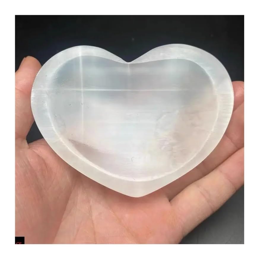 Coupelle en cœur de sélénite blanche pour créer une ambiance zen dans votre chambre