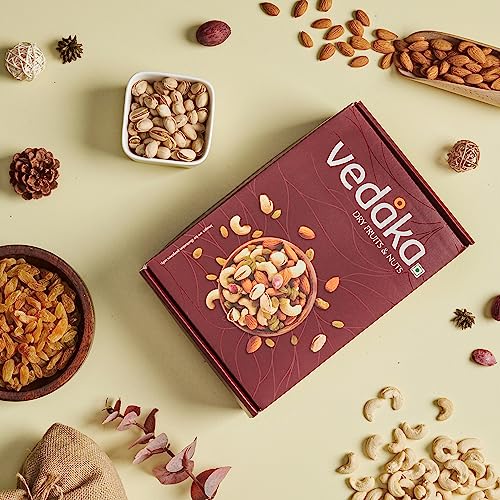 Image of Amazon Brand - Vedaka Premium Dry Fruits Combo | 800 Gram | 200 Gram Each - Almonds, Raisins, Cashews & Pista | Kaju, Kishmish, Pista & Badam Gift Pack | Great For Snacking And Gifting (Pack of 2)
