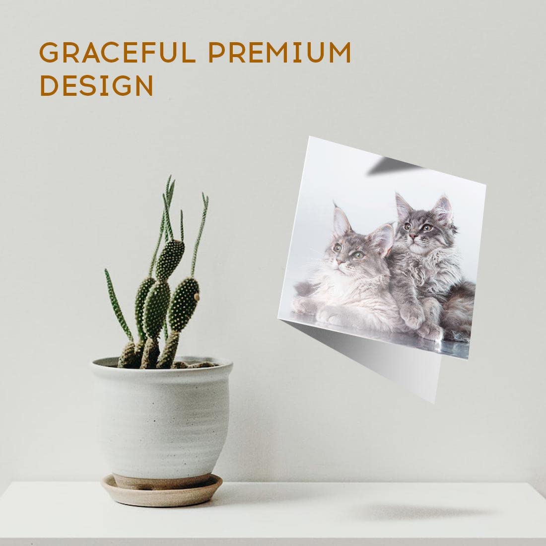 Carte De Vœux For Sale Avec L'œuvre « Chat Maine Coon Avec Un Gâteau D'anniversaire » De L'artiste OddCorro