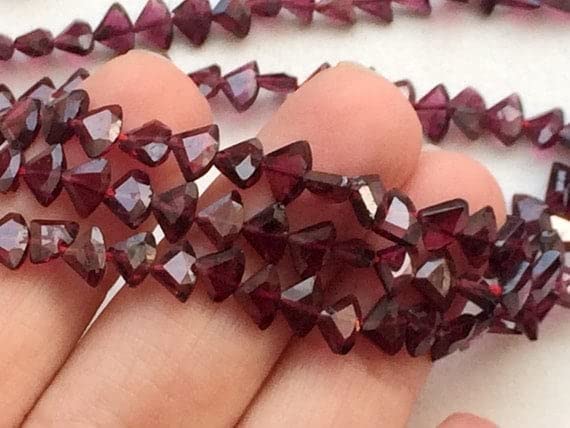 Collier grenat naturel et perles facettées premium pour joaillerie artisanale haut de gamme
