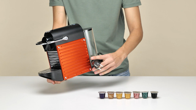 Macchina Caffè Krups Nespresso Pixie Titanio + Aeroccino - 19 Bar, Serbatoio 0.7L