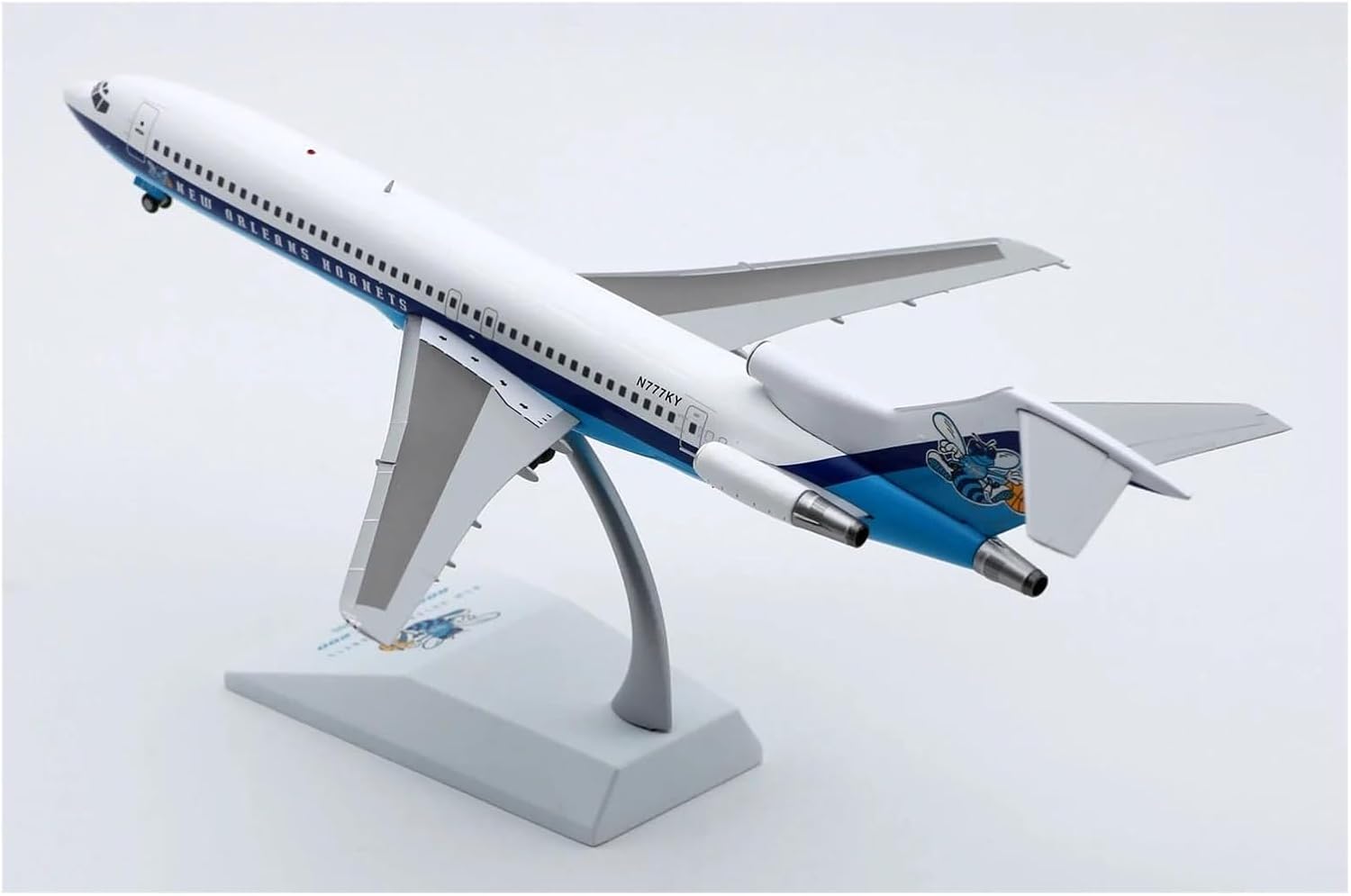 Miniature Scale 1 200 for New Orleans Hornets Boeing B727-200 Simulation Alloy Aircraft Model Ornaments Flying Toy Game Kits