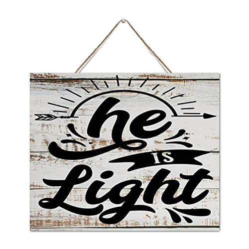 Plaque murale rétro He Is Light en bois pour habiller un mur vide de bureau
