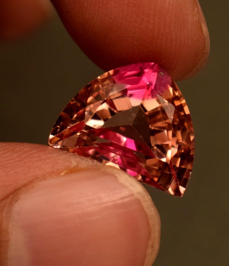 Saphir Padparadscha naturel taillé brillant, cadeau d'exception
