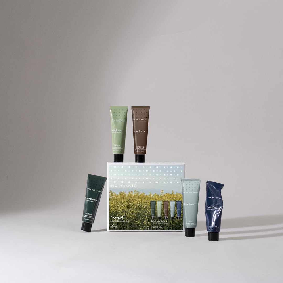 SKANDINAVISK PROTECT Geschenkset mit 5 Mini-Handcremes. FJORD, ØY „Island“, SKOG „Forest“, HAV „Sea“ und HYGGE „Cosiness“. Vegane Formel, 5 × 30 ml.