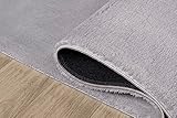 the carpet Relax Moderner Flauschiger Kurzflor Teppich, Anti-Rutsch Unterseite, Waschbar bis 30 Grad, Super Soft, Felloptik, Grau, 80 x 150 cm