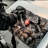sfondo 3d acquario amazon 【Texture di Roccia 3D Iperrealistica】 Questo sfondo per fotografia riproduce autenticamente la texture ruvida e le fessure naturali della roccia vera. Ogni crepa e ogni rilievo è ricreato con straordinaria precisione — permettendoti di creare facilmente immagini professionali di alta qualità senza sforzo.
