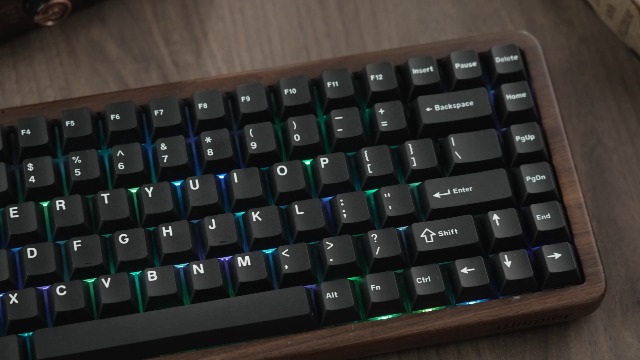 Amazon | Womier 75% メカニカルキーボード ワイヤレス QMK/VIA対応