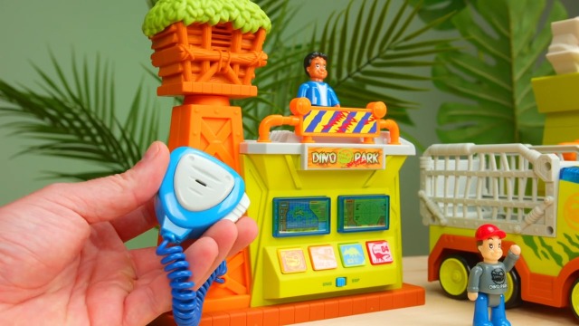 Amazon.com: Fat Brain Toys Dino Park Pretend Play & Imaginative