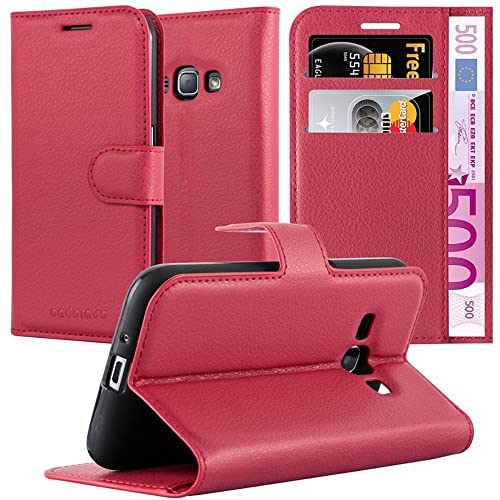 Cadorabo Funda Libro para Samsung Galaxy J1 2015 en Rojo CARMÍN - Cubierta Proteccíon con Cierre Magnético, Tarjetero y Función de Suporte - Etui Case Cover Carcasa