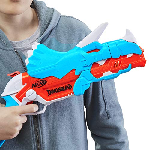 Nerf DinoSquad Tricera-Blast Blaster, aufklappbarer 3-Dart Lauf, 12 Nerf Darts, Dart-Aufbewahrung, Triceratops Design
