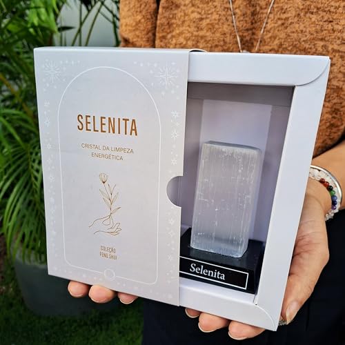 Patuá Cristais, Selenita Branca Base de Madeira - Coleção Feng Sh...