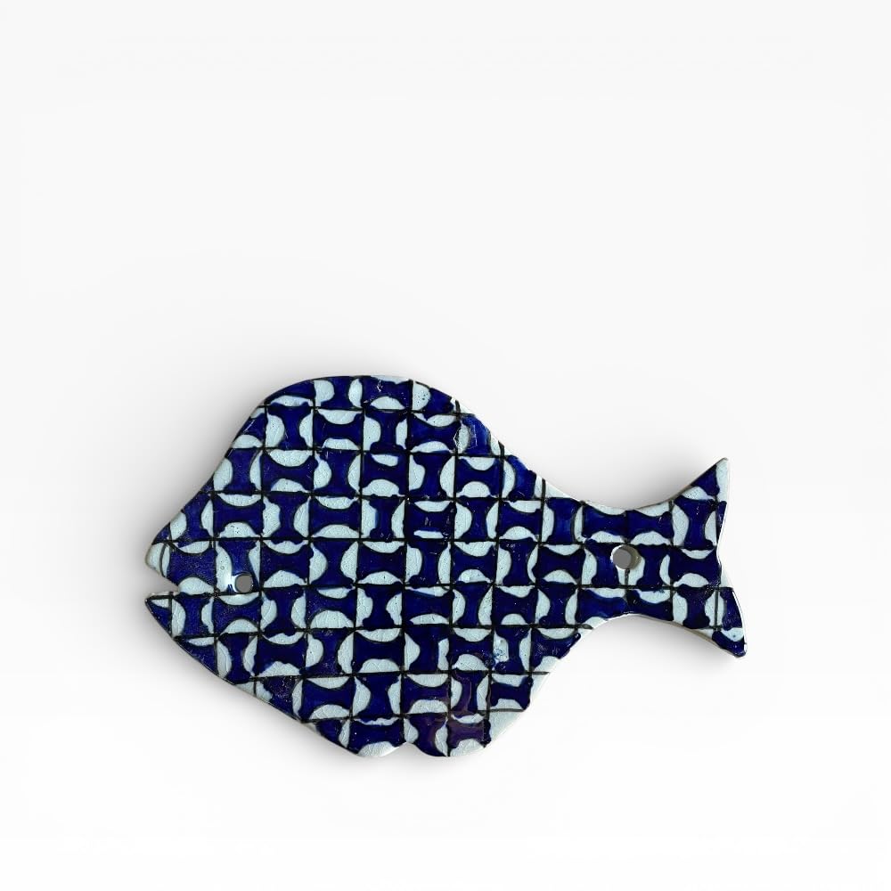 Carrelage en forme de poisson en céramique artisanale bleue et blanche 23x15 cm