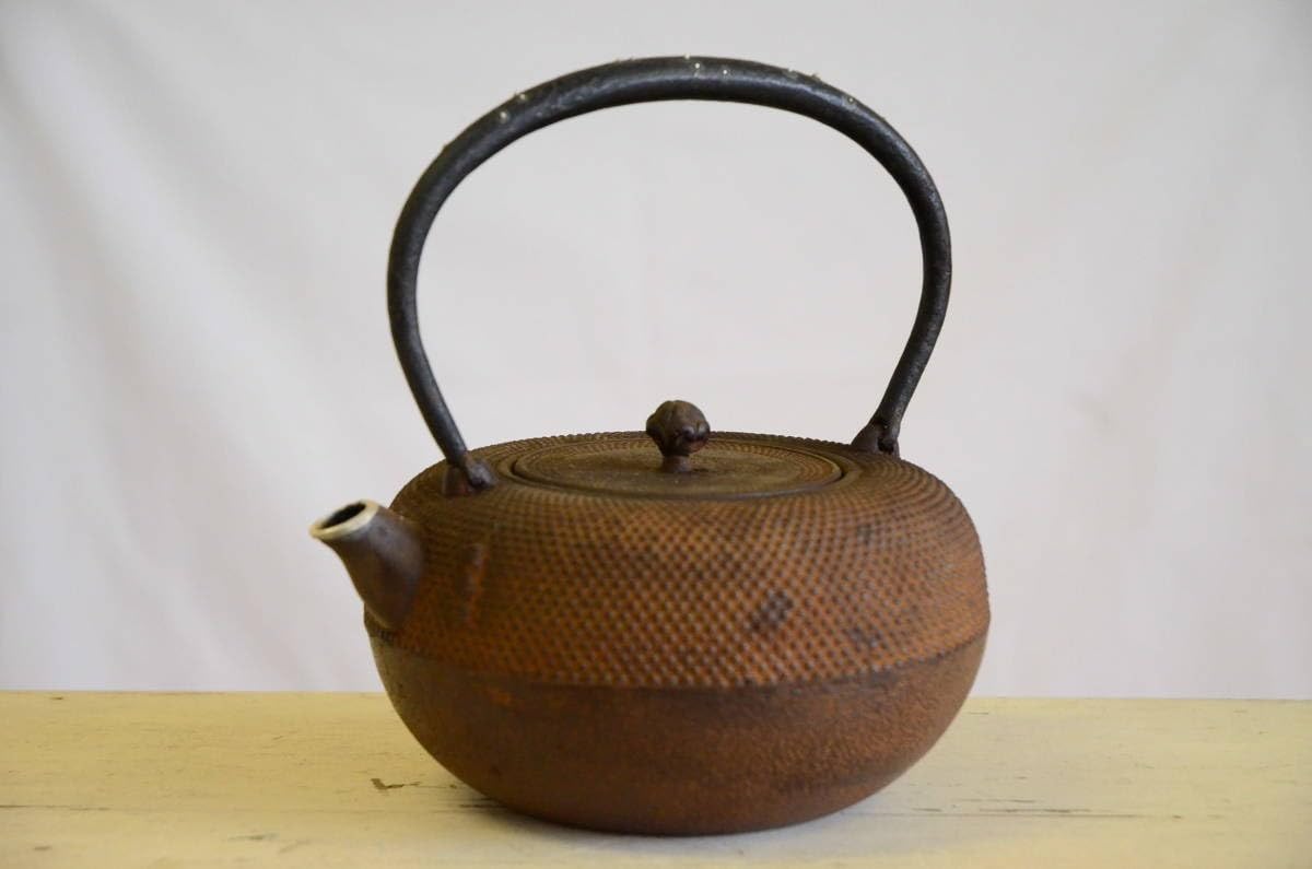 イ714 鉄瓶『関峰造』『霰提手銀象嵌 鉄瓶 共箱』茶道具 イ714 鉄瓶