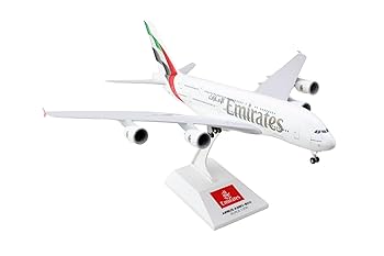 Amazon.com: Skymarks Daron Emirates A380-800 1/200 w/Gear
