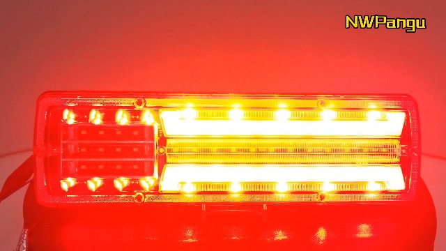 Amazon | LEDトラックテールライト、62-LED 24Vユニバーサルリアランプ