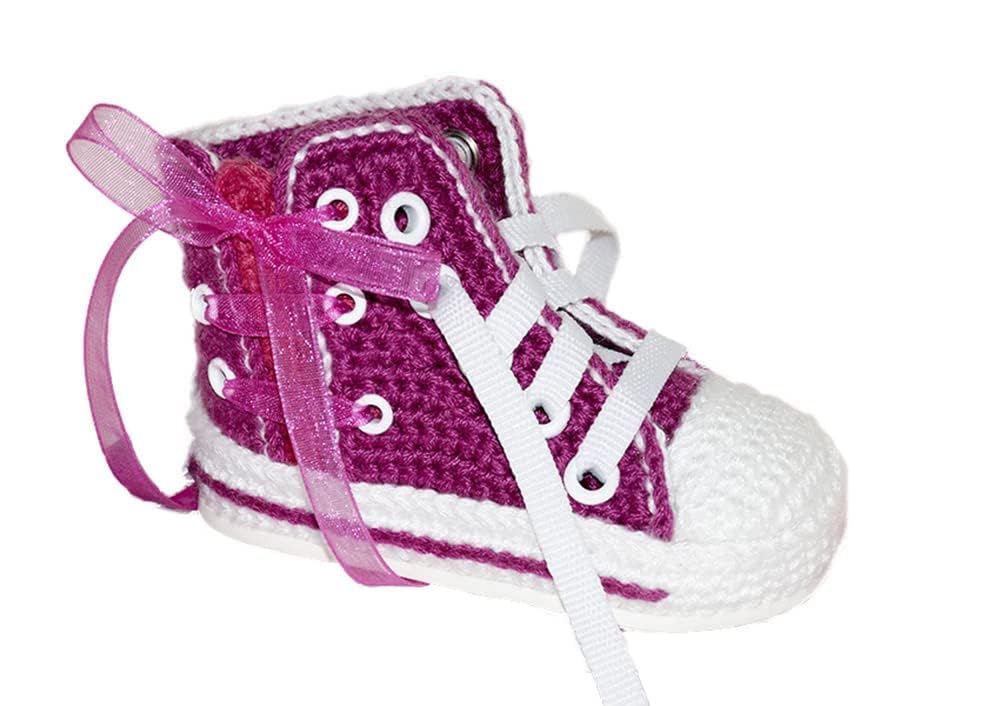 Gehäkelte Neugeborenen-Babyschuhe, personalisiert und handgefertigt, High-Top-Sneaker mit dekorativer Schleife, erhältlich in allen Babygrößen – 0 bis 12 Monate.