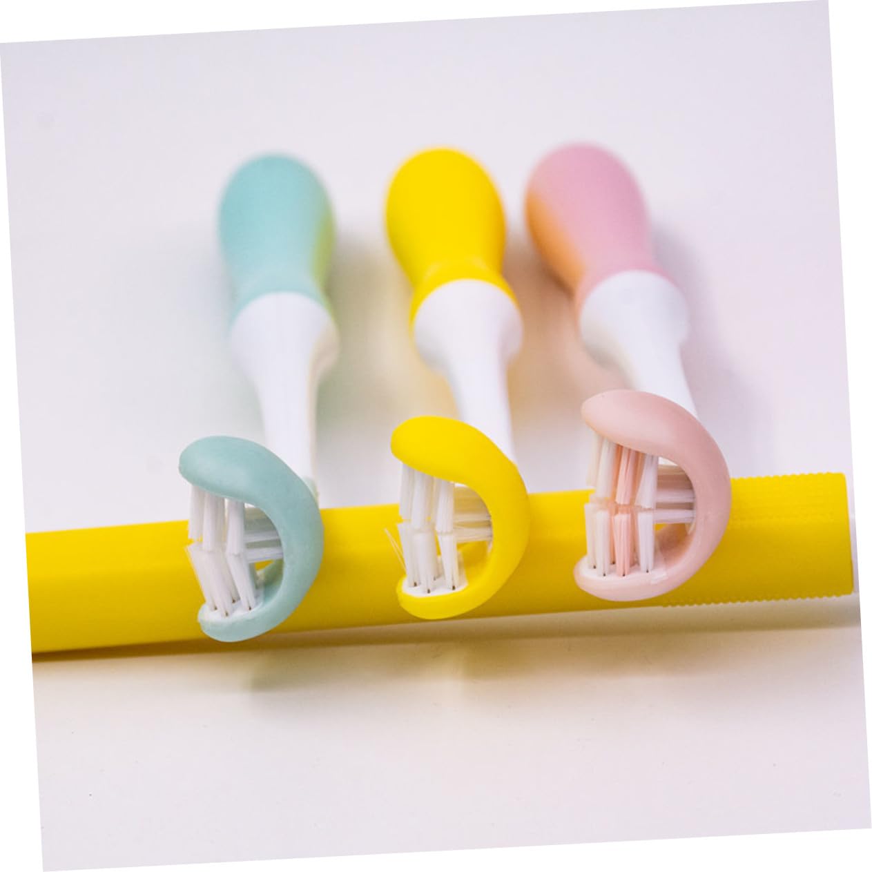 Homoyoyo Spazzolino da Denti per Adulti Testa a 3 Lati Design Avvolgente Setole Morbide in Pp Leggero e Comodo per Igiene Orale Completa Quotidiana