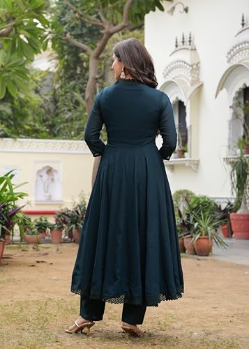 Image of Silver Tone Georgette Anarkali Lace Embellished kurta Pant With Dupatta Set