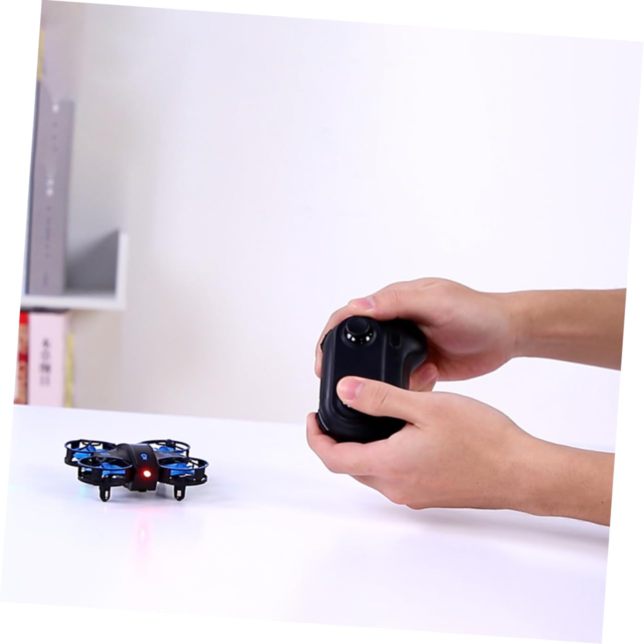 Abaodam Mini Drone Telecomandato Rc Quadcopter Luci Led, Batteria Integrata 3.7v 300mah, Resistente Agli Urti, Materiale Abs, per Giochi al Chiuso e All'aperto