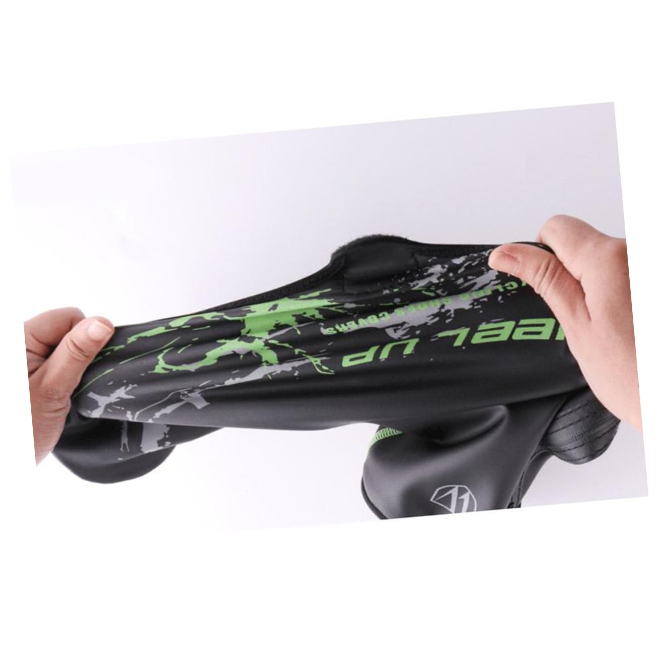 LIOOBO Shoe Covers Women Cycling Overshoes for Bike Rainproof Outdoor Covers Bicycle Shoes Windproof Warm Lightweight