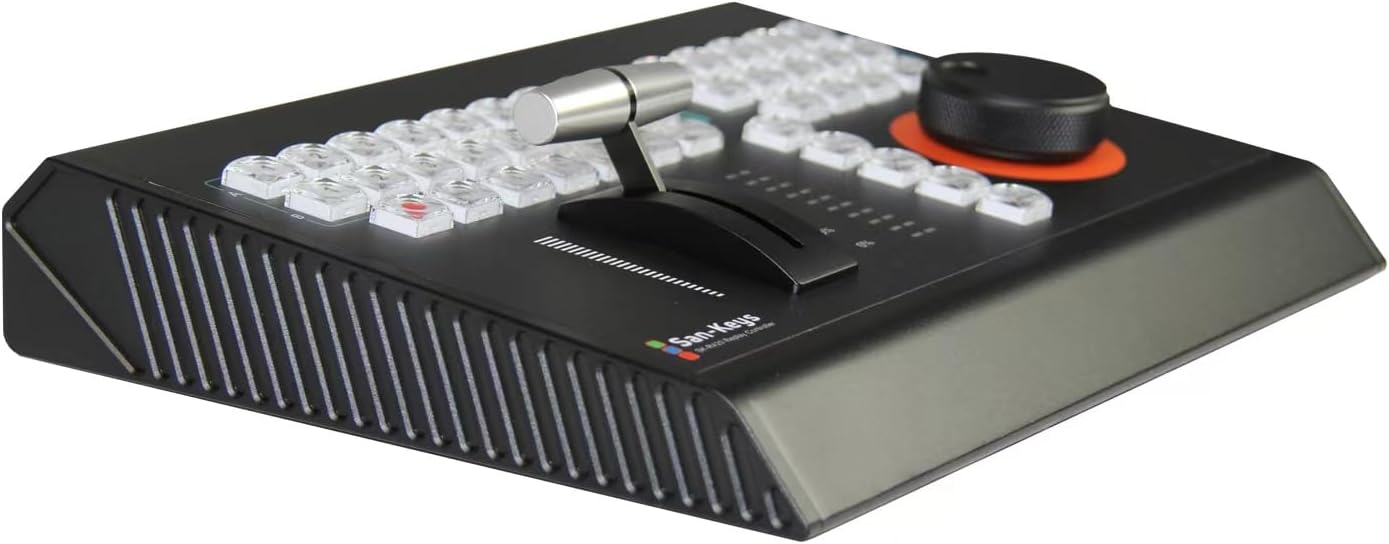 Detailní záběr z úhlu view of the SK-R420, focusing on the fader and a section of the control keys.