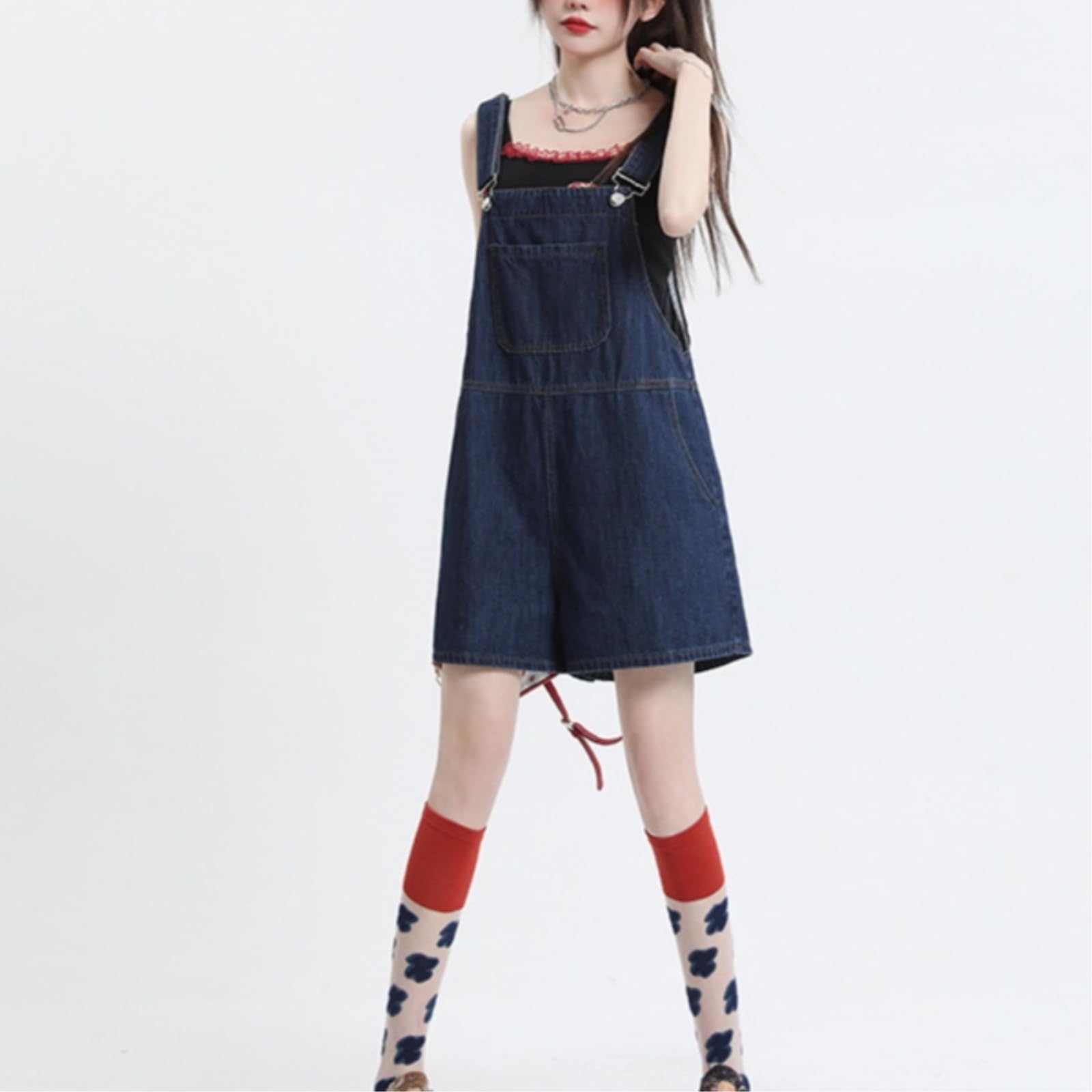 Latzhose Damen Kurz Geschnittene, Gewaschene Jeans Mit Lässig Weitem Bein Und Praktischen Taschen Für Einen Entspannten Alltagslook