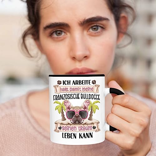Trendation - Französische Bulldogge Besitzer Geschenk Tasse Lustiger Spruch Französische Bulldogge Liebhaber Geschenkidee Geburtstag Weihnachten Ich Arbeite Hart (Schwarz)
