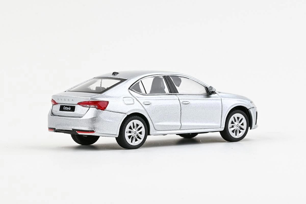 Skoda Octavia IV FL (2024) 1:43 Diecast Metal Modellino auto, modello da collezione e auto giocattolo per bambini e adulti, veicolo in miniatura come regalo, argento brillante metallizzato