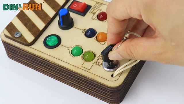 DINORUN Busy Board Montessori In Legno Con Cacciavite: Giocattolo Educativo Da Viaggio 3-6 Anni Con Borsa