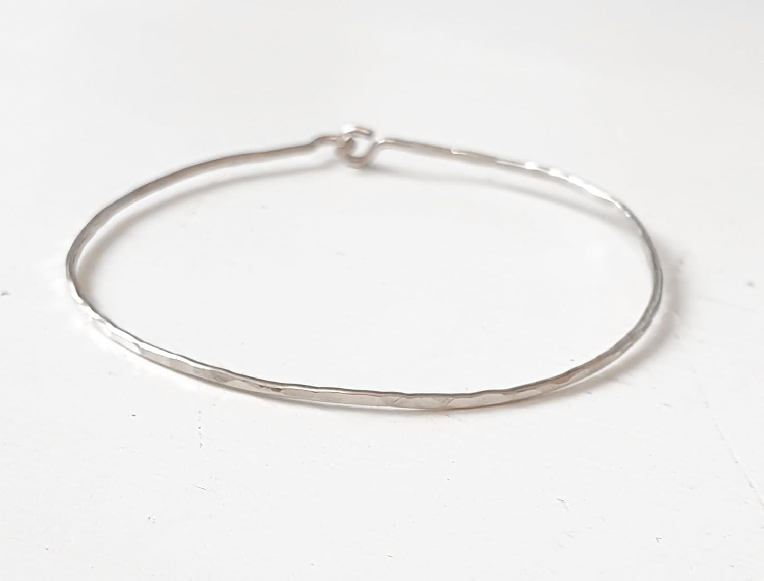 Thin Hammered Wire Bracelet Skinny Bangle Minimalist Stackable Textured Bracelet in Gold Silver Rose Gold