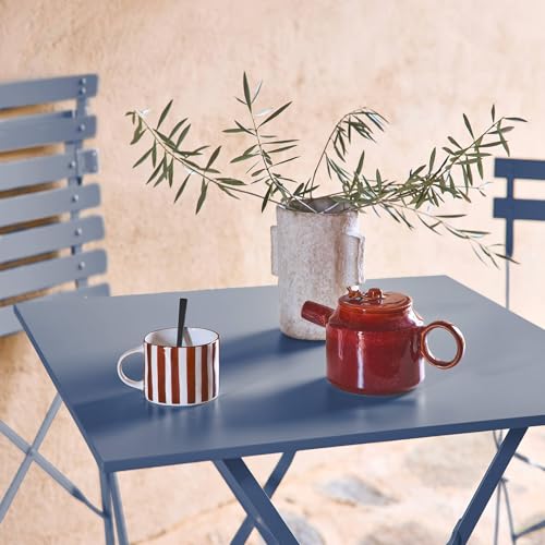 Table de jardin bistrot pliante pour optimiser l'espace d'un petit balcon