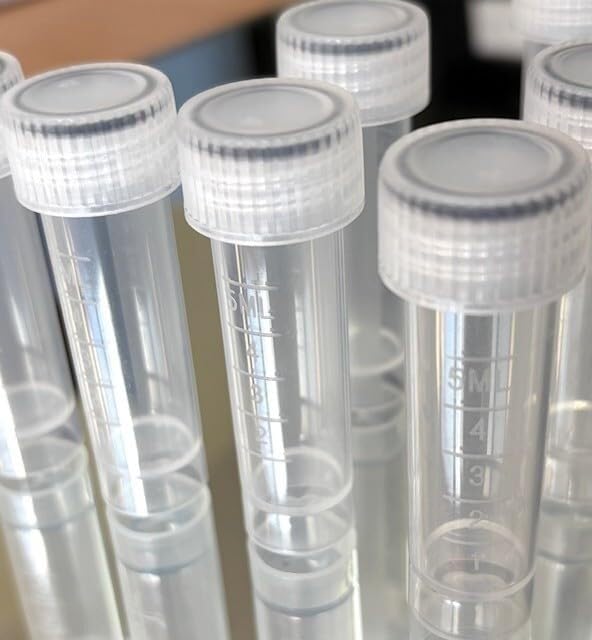 Vial in Plastica Graduati da 5ml - Impermeabili con Tappo a Vite a O-Ring e Area di Scrittura Smerigliata(200)