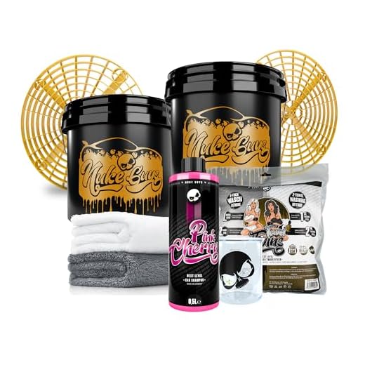 Nuke Guys 2 Eimer Waschmethode Autopflege Set: Pink Cherry Autoshampoo, 500ml + 2x GritGuard Wascheimer, Used Look Edition 3,5 GAL + 2x Grit Guard Schmutzeinsatz + 2x Mikrofaser Waschtuch + Messbecher