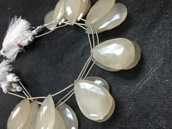 Chalcedony Faceted Pear pierres naturelles blanc rouge 35x20mm pour de l'enfilage de perles