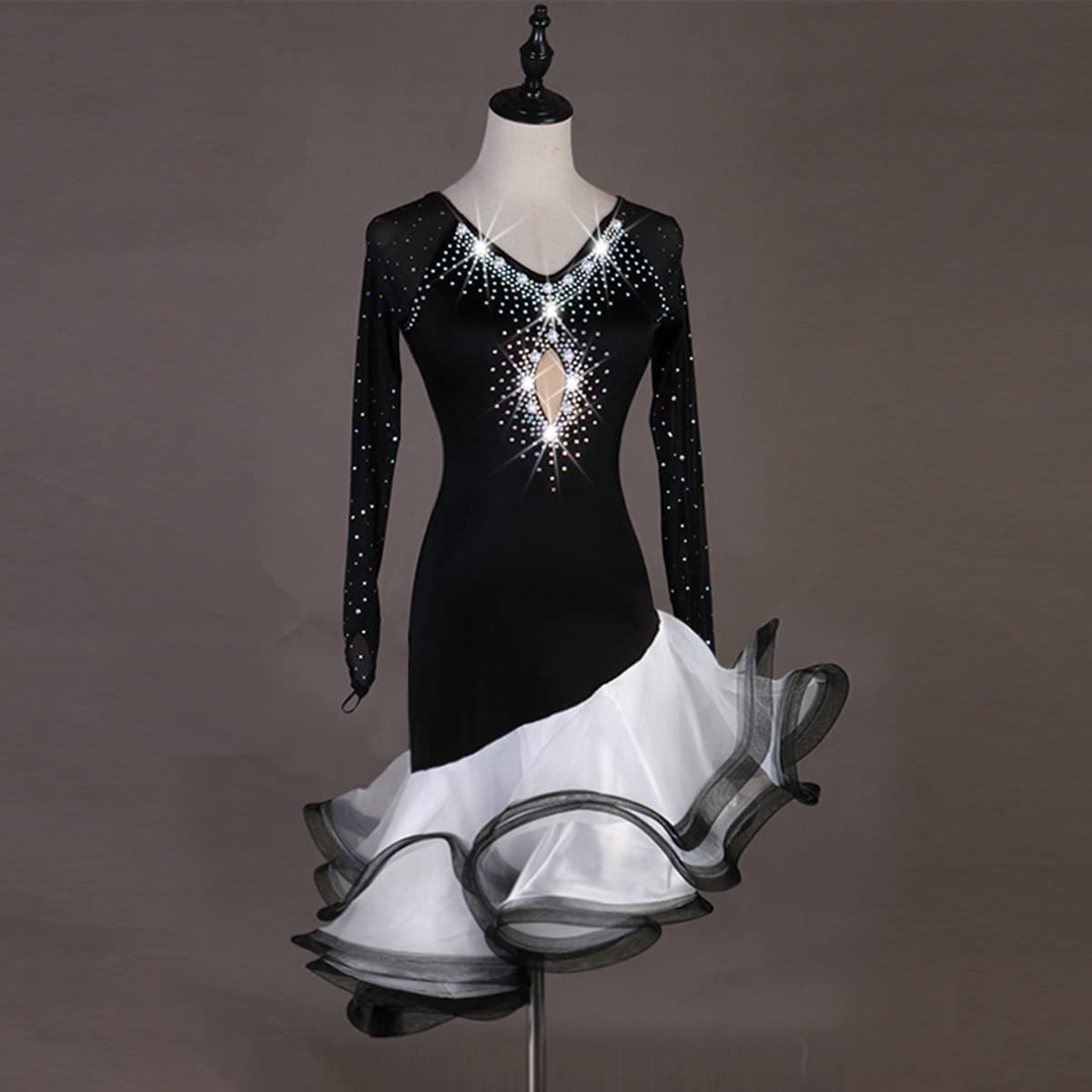 Abito da ballo latino nero da donna con scollo a V a maniche lunghe Salsa Samba Costume da concorrenza latino Abito gonna gonfio abbigliamento spettacolare gonna latino flamenco (XXL, nero)