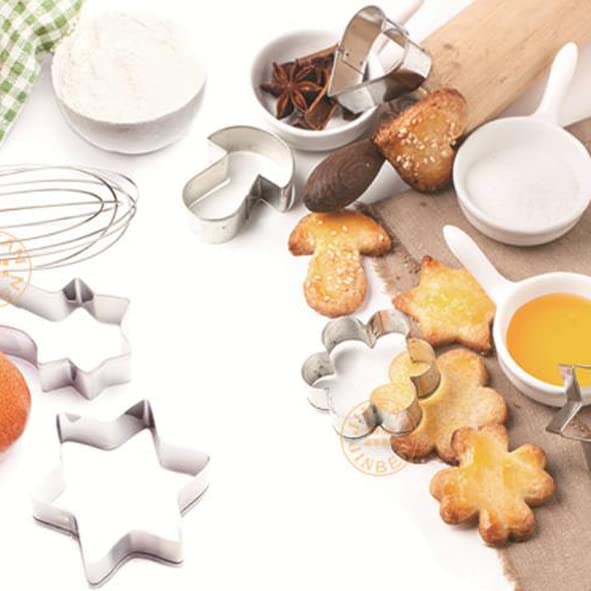 ROELLY 24 Pièces Emporte-Pièce Noël En Acier Inoxydable - Sapin, Flocons De Neige, Bonhommes En Pain D'épices - Forme Biscuit Pour La Cuisson Emporte-pièces Noël