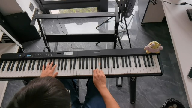 Amazon | 電子ピアノ 88鍵盤 折り畳み 薄型 キャビティ付き ウェイト