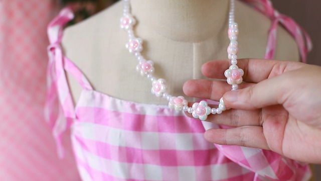 Vestido a cuadros para niñas con accesorios miniatura 7