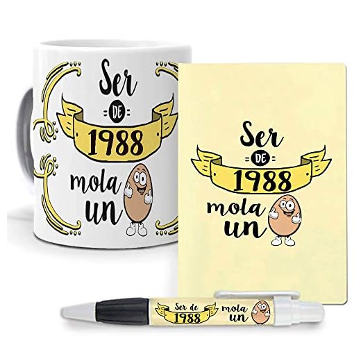 mundohuevo Pack Original y Personalizado para Regalo, Ideal para cumpleaños, con año de Nacimiento. Ser de 1988 Mola un Huevo. Libreta, boligrafo y Taza Maxima Calidad.