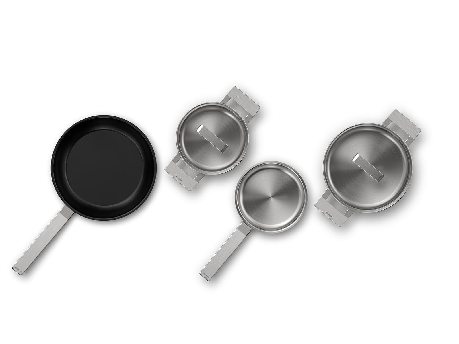 Bosch HEZ9SE040 - Set di 4 utensili da cucina, 3 pentole, 1 padella per fornelli elettrici e piani cottura a induzione, prodotto in Germania